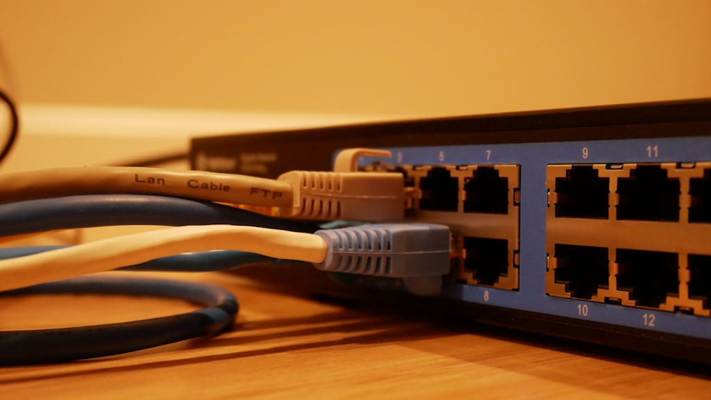 Server-Racks im Rechenzentrum als Symbolbild für ein ausgelagertes Cloud-Backup nach der 3-2-1-Regel