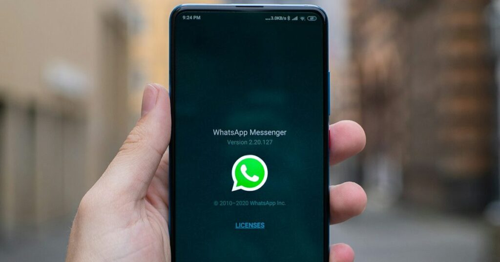 Signal vs. WhatsApp messenger
