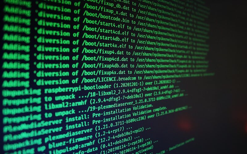 Dunkler Monitor im abgedunkelten Raum – Wayland soll die Anzeige auf Linux-Desktops modernisieren