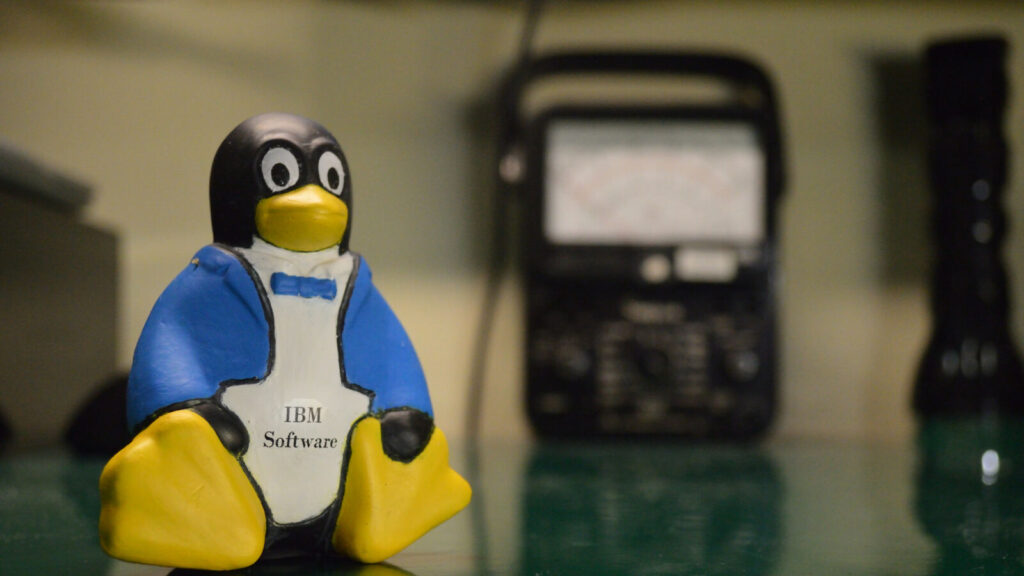 Linux-Maskottchen Tux als Symbol für die Dirty-Frag-Sicherheitslücke im Kernel